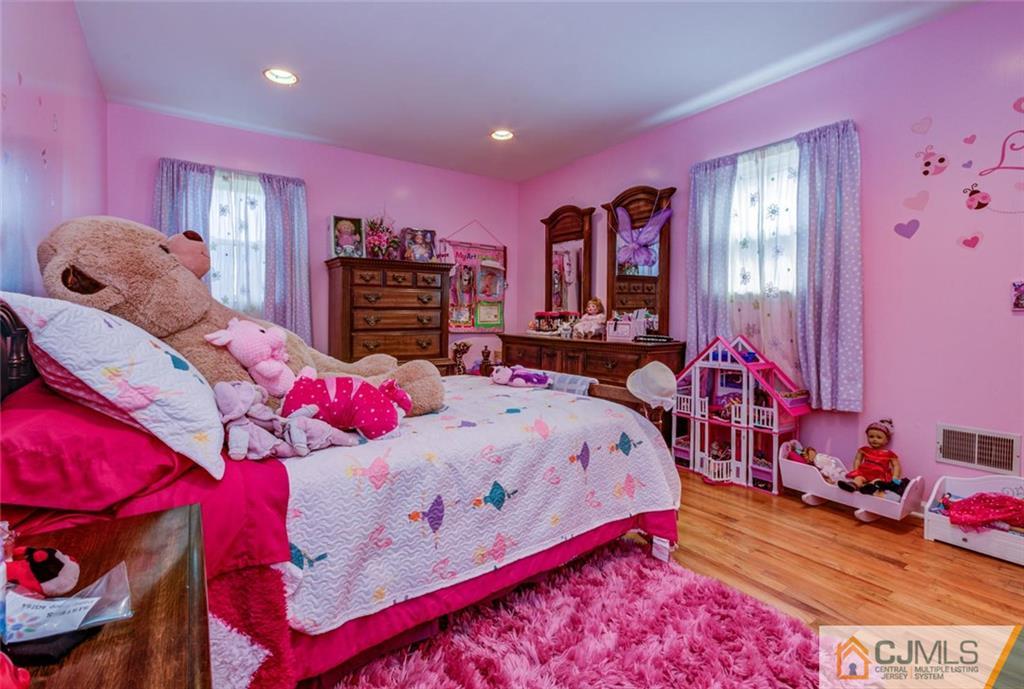 40 Smith Road Somerset, NJ 08873 - Photo 16 of 22 a bedroom with a bed and a potted plant