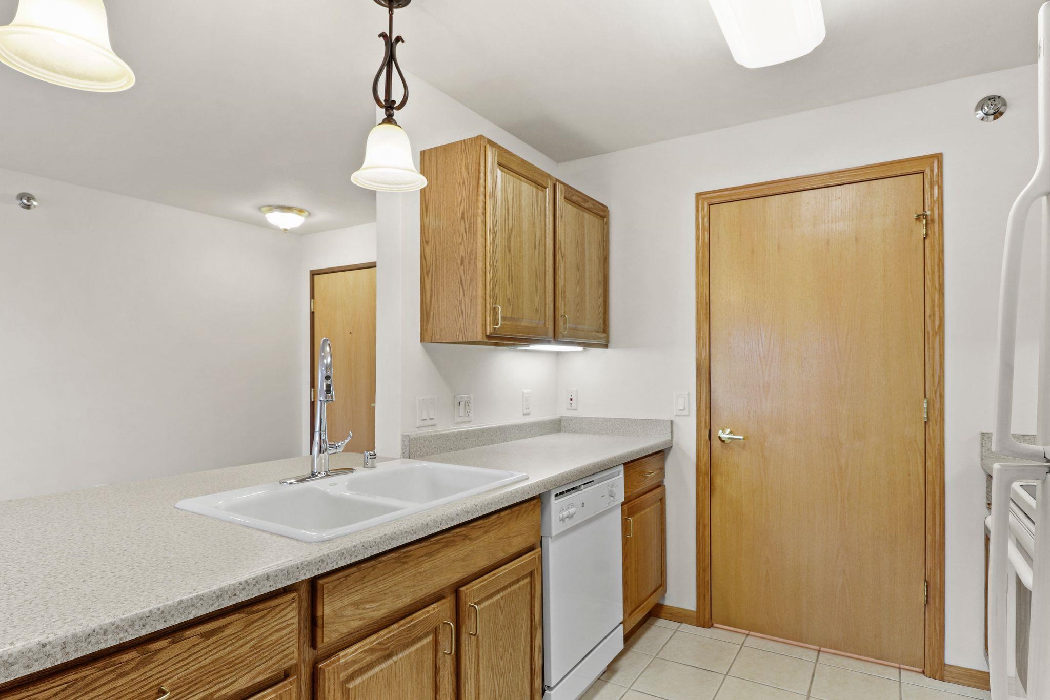 6828 Parkside Circle Windsor, WI 53532 - Photo 20 of 46