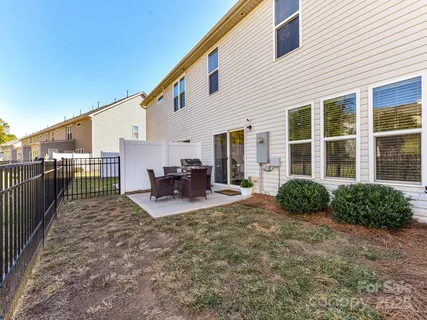 a view of a house with backyard and porch