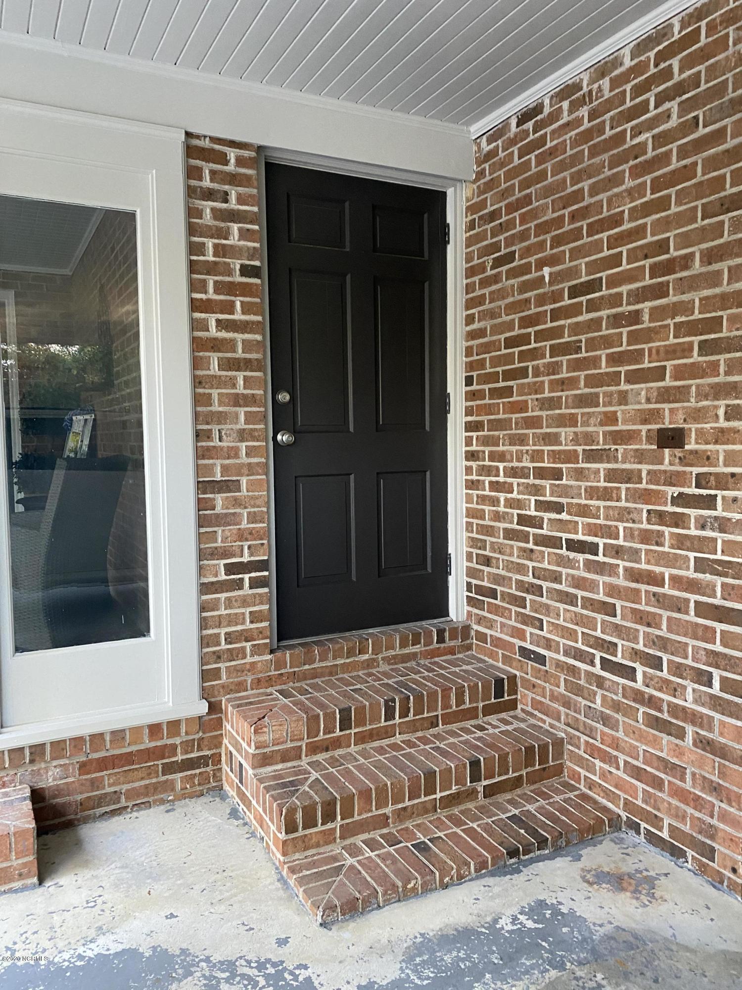 804 Raleigh Rd Parkway West Wilson, NC 27893 - Photo 33 of 35 ENTRANCE TO MUD ROOM