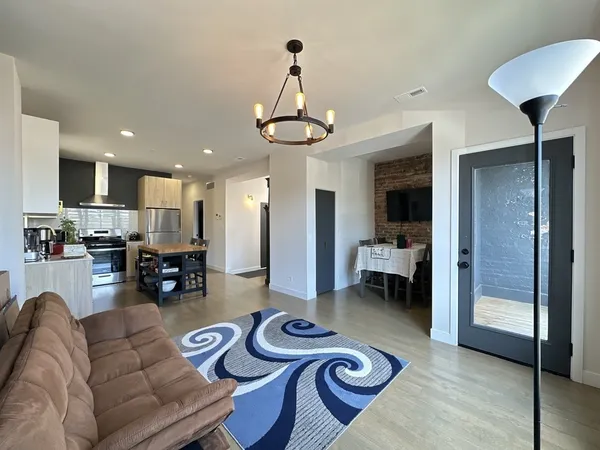 $2,600 | 908 North California Avenue, Unit 2F, Chicago, IL 60622