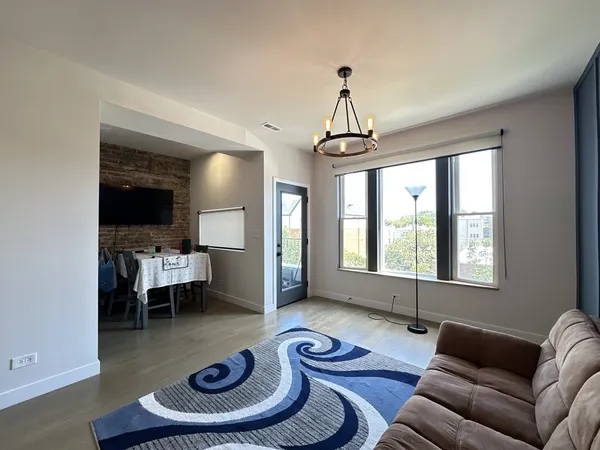 $2,600 | 908 North California Avenue, Unit 2F, Chicago, IL 60622