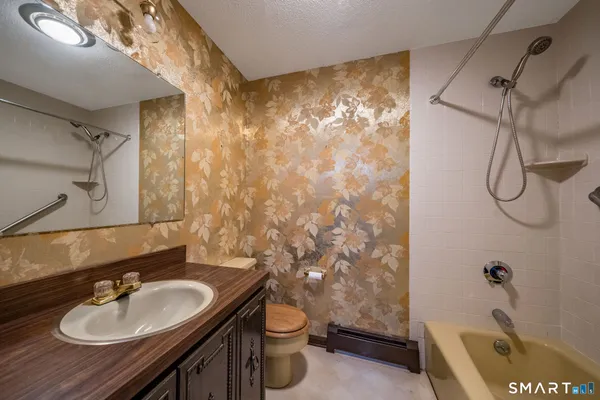 $425,000 | 296 Valley Shore Drive, Guilford, CT 06437