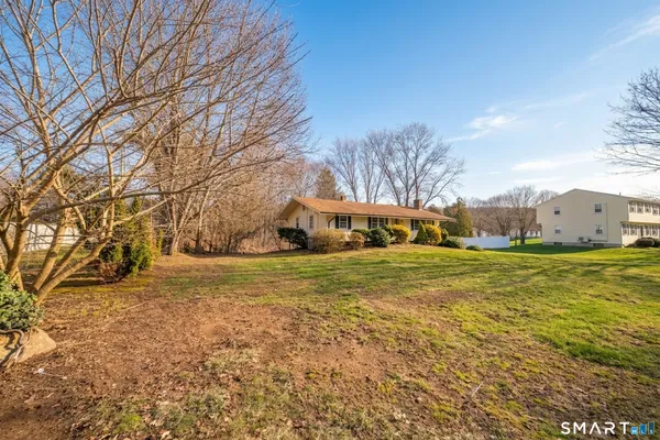 $425,000 | 296 Valley Shore Drive, Guilford, CT 06437