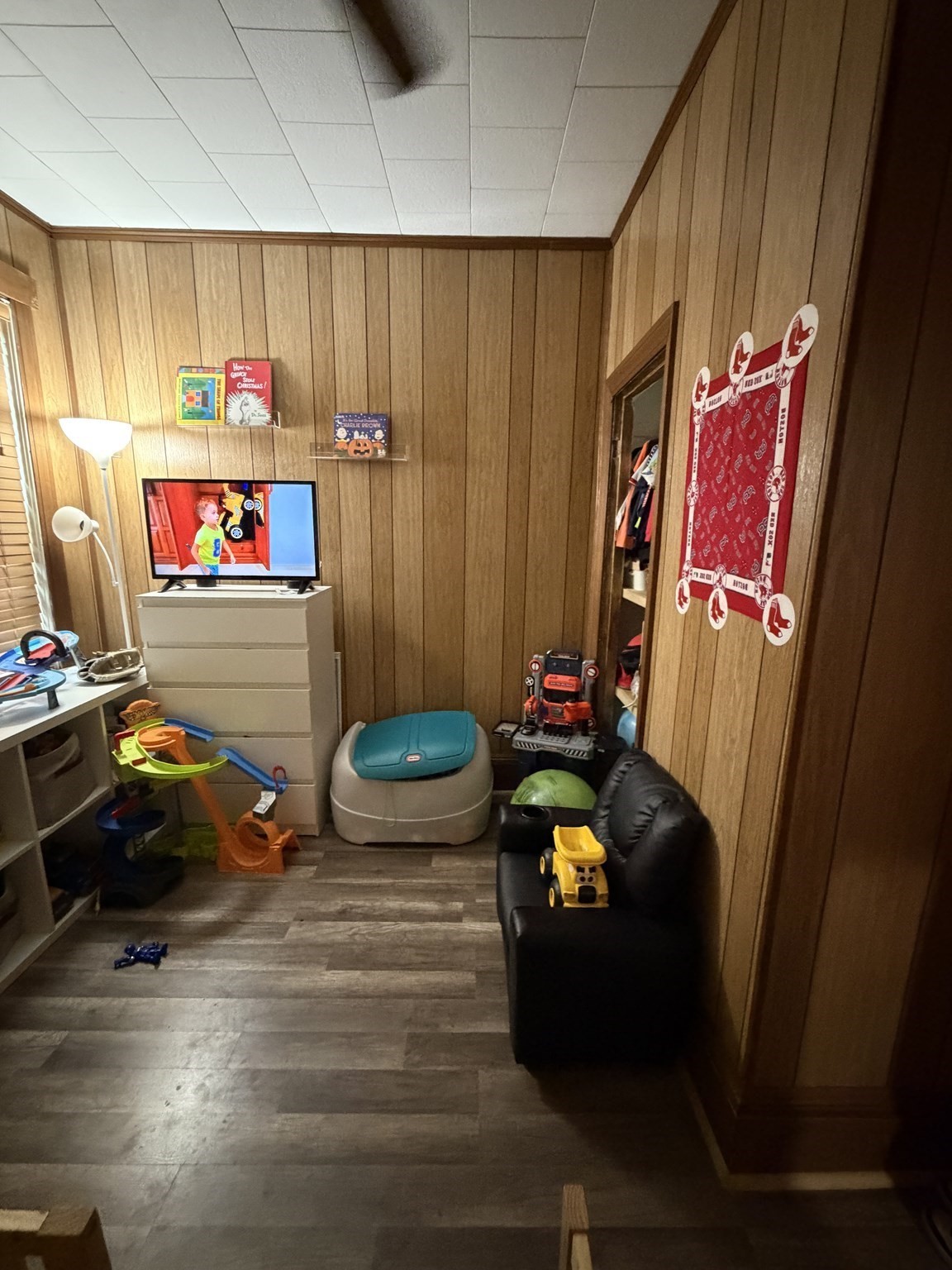 211 Wiliam Fall River Fall River, MA 02721 - Photo 17 of 36 Gallery Image 17