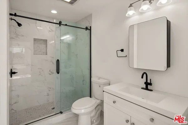 $2,295 | 435-unit A West Elk Avenue, Glendale, CA 91204