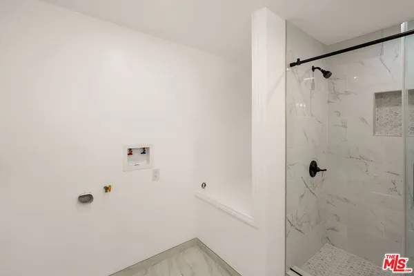 $2,295 | 435-unit A West Elk Avenue, Glendale, CA 91204