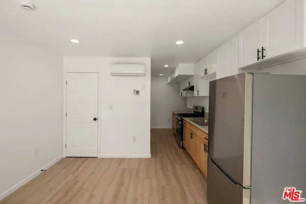 $2,295 | 435-unit A West Elk Avenue, Glendale, CA 91204