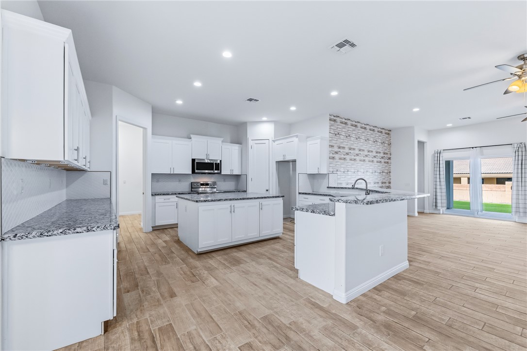2385 Corwin Road Bullhead City, AZ 86442 - Photo 20 of 78 Kitchen