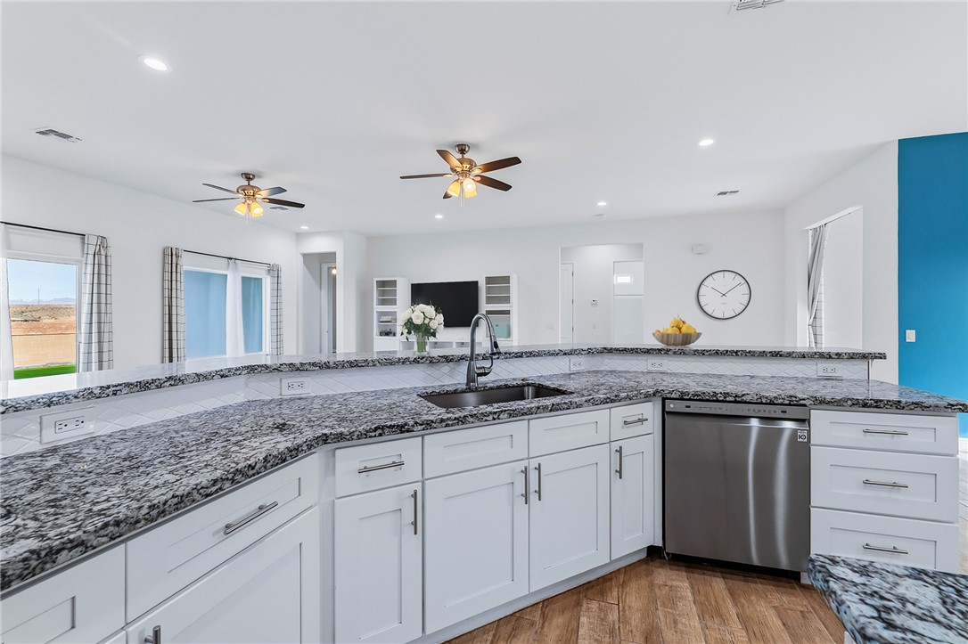 2385 Corwin Road Bullhead City, AZ 86442 - Photo 25 of 78 Digitally Staged
