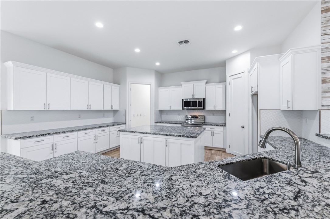 2385 Corwin Road Bullhead City, AZ 86442 - Photo 27 of 78 Kitchen