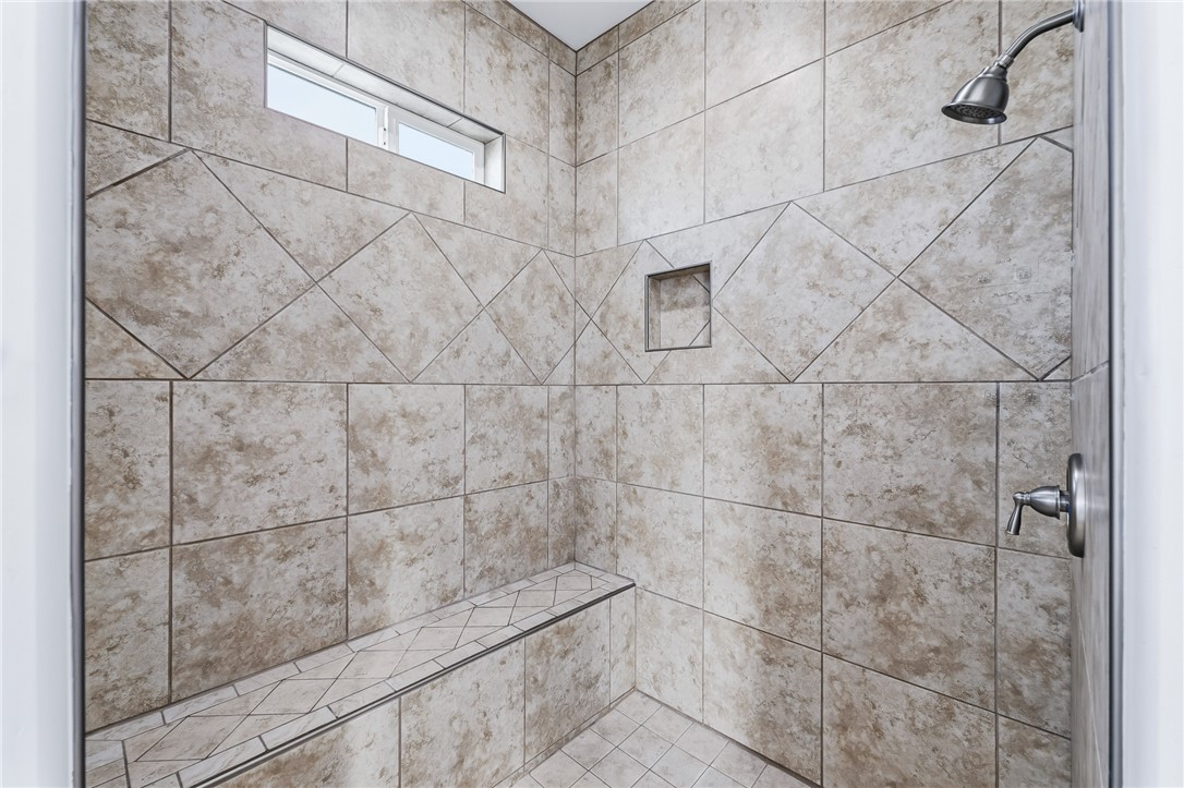 2385 Corwin Road Bullhead City, AZ 86442 - Photo 40 of 78 a bathroom with a shower