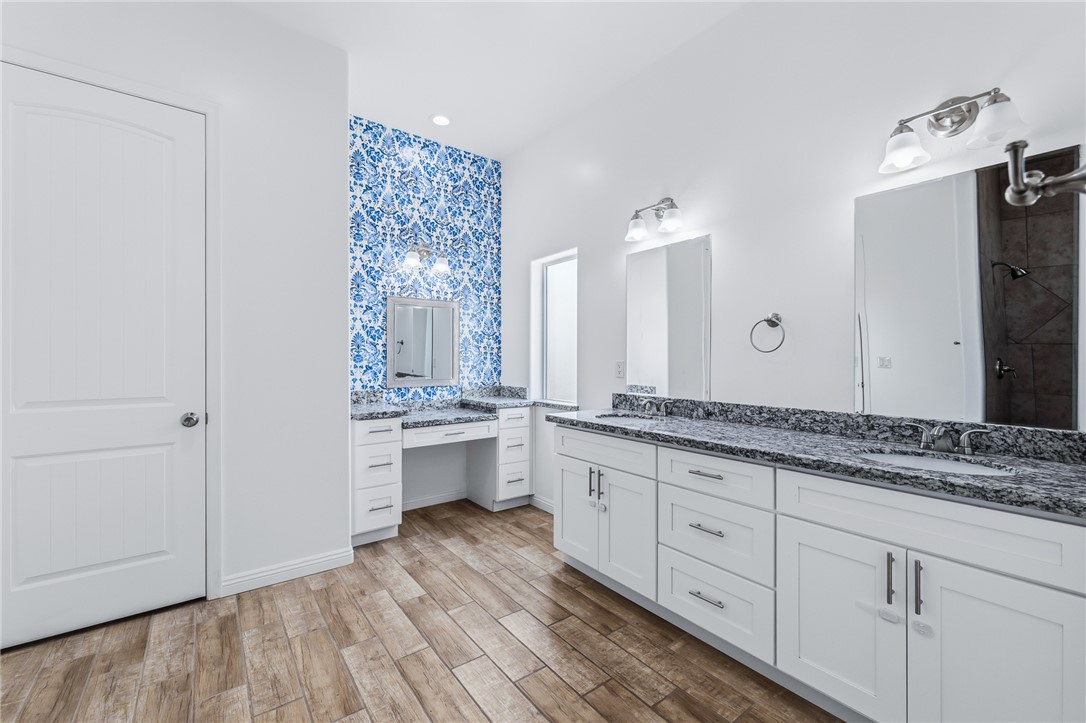 2385 Corwin Road Bullhead City, AZ 86442 - Photo 41 of 78 Master Bathroom