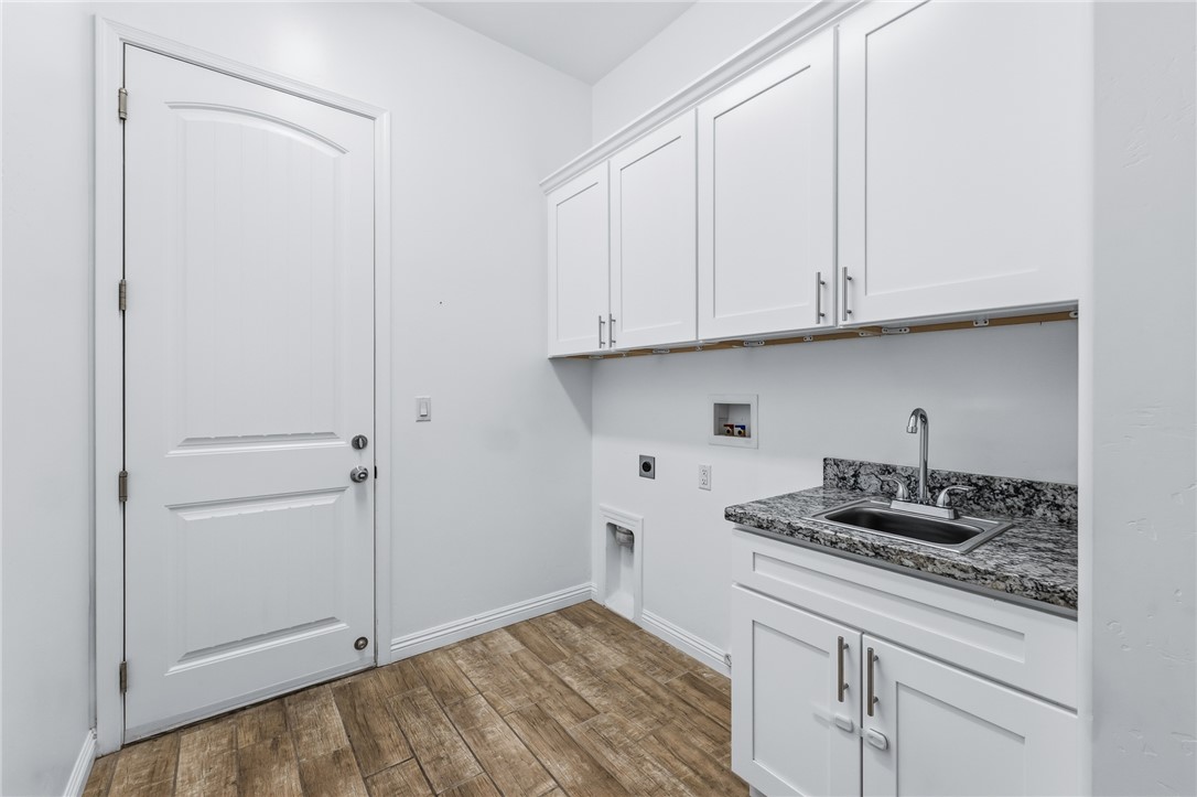 2385 Corwin Road Bullhead City, AZ 86442 - Photo 58 of 78 Laundry