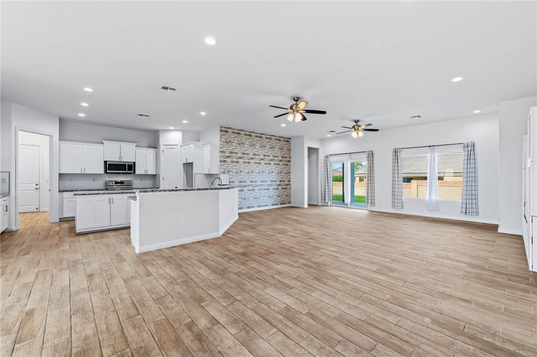 2385 Corwin Road Bullhead City, AZ 86442 - Photo 8 of 78 Great Room