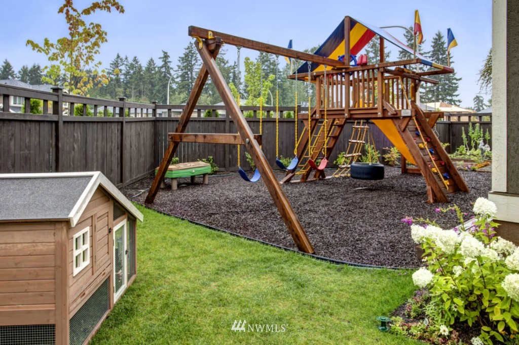 3813 Northeast 23rd Place Renton, WA 98056 - Photo 20 of 21 Gallery Image 20
