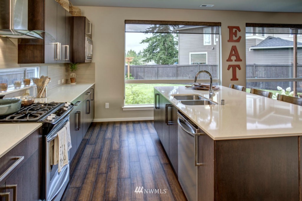 3813 Northeast 23rd Place Renton, WA 98056 - Photo 4 of 21 Gallery Image 4