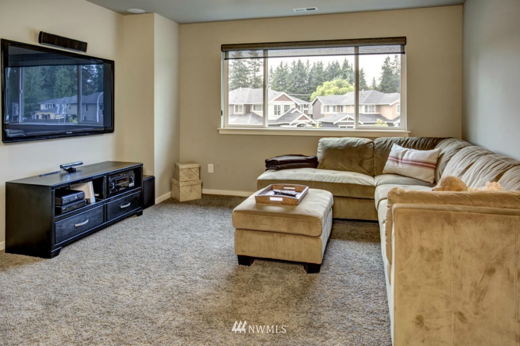 3813 Northeast 23rd Place Renton, WA 98056 - Photo 10 of 21 Gallery Image 10