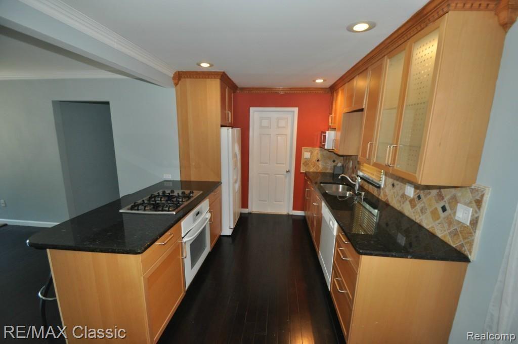 4407 West 14 Mile Road Royal Oak, MI 48073 - Photo 4 of 15