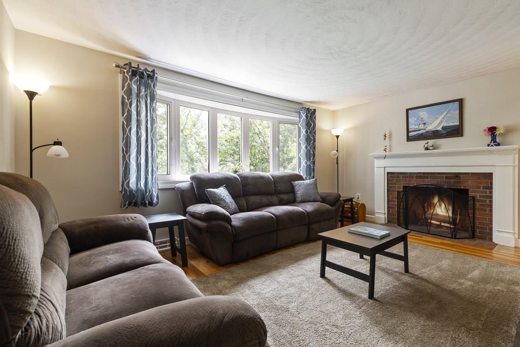 90 Jennings Road Holliston, MA 01746 - Photo 3 of 42 Gallery Image 3