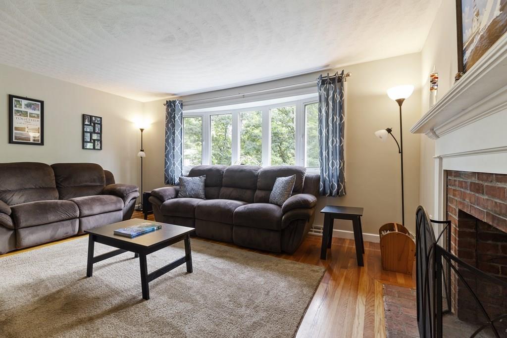 90 Jennings Road Holliston, MA 01746 - Photo 5 of 42 Gallery Image 5