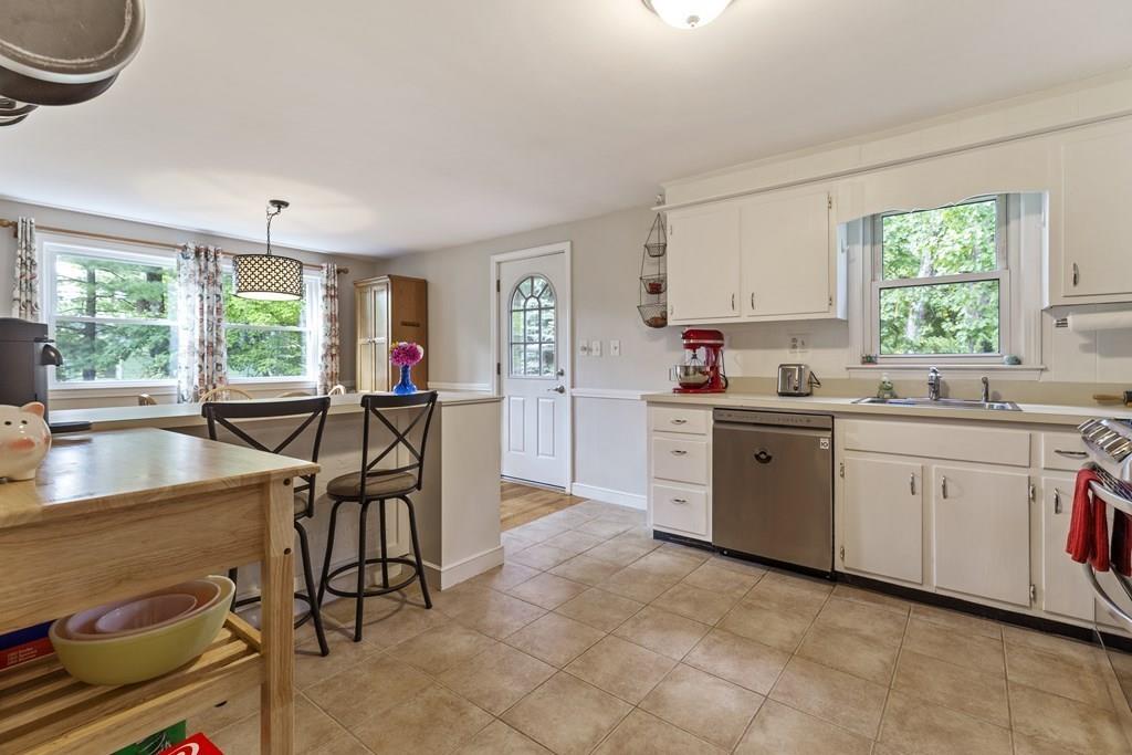 90 Jennings Road Holliston, MA 01746 - Photo 6 of 42 Gallery Image 6