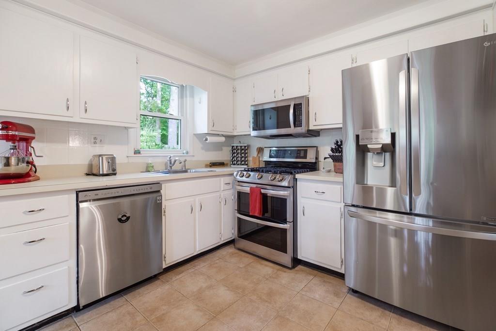 90 Jennings Road Holliston, MA 01746 - Photo 7 of 42 Gallery Image 7