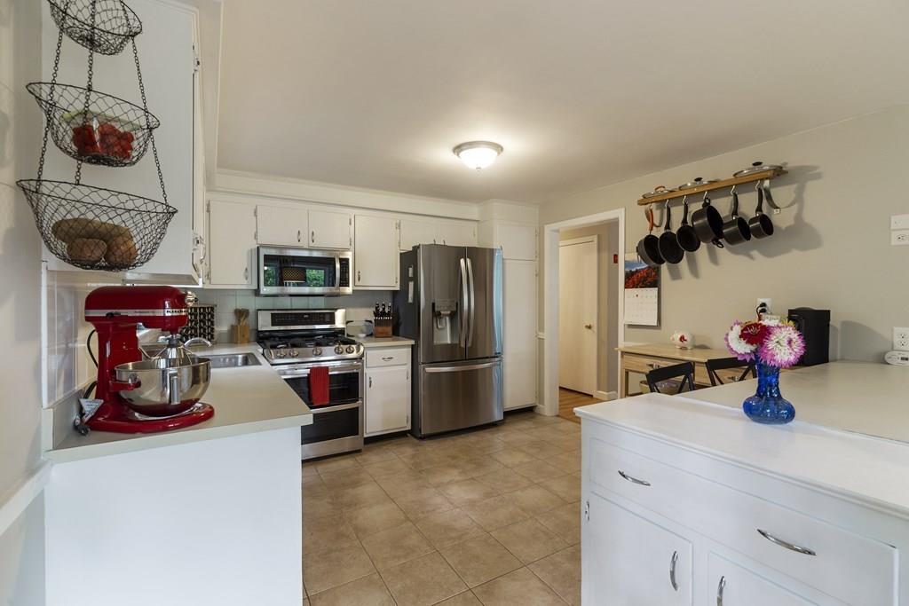 90 Jennings Road Holliston, MA 01746 - Photo 9 of 42 Gallery Image 9