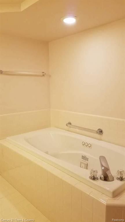 5824 Dawn Ridge Drive, Unit 86 Troy, MI 48098 - Photo 5 of 15
