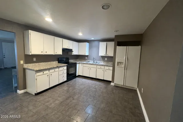 $2,400 | 4311 North 73rd Drive, Phoenix, AZ 85033