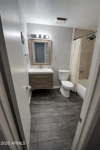 $2,400 | 4311 North 73rd Drive, Phoenix, AZ 85033