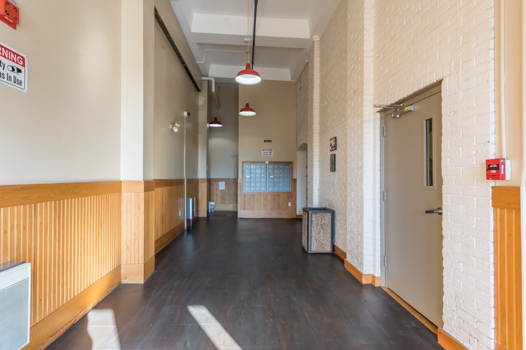 158-166 Chestnut Street, Unit 4F Springfield, MA 01103 - Photo 17 of 19