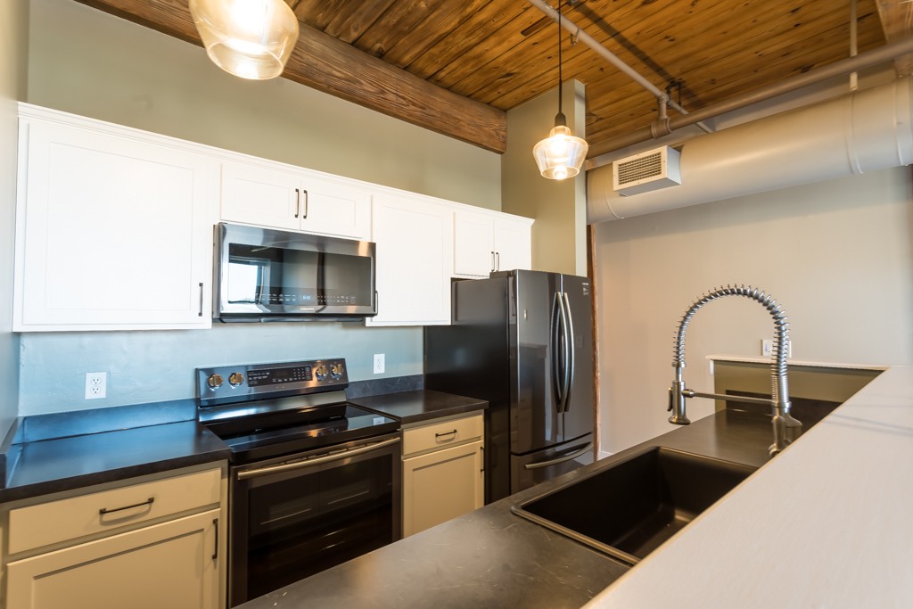 158-166 Chestnut Street, Unit 4F Springfield, MA 01103 - Photo 6 of 19