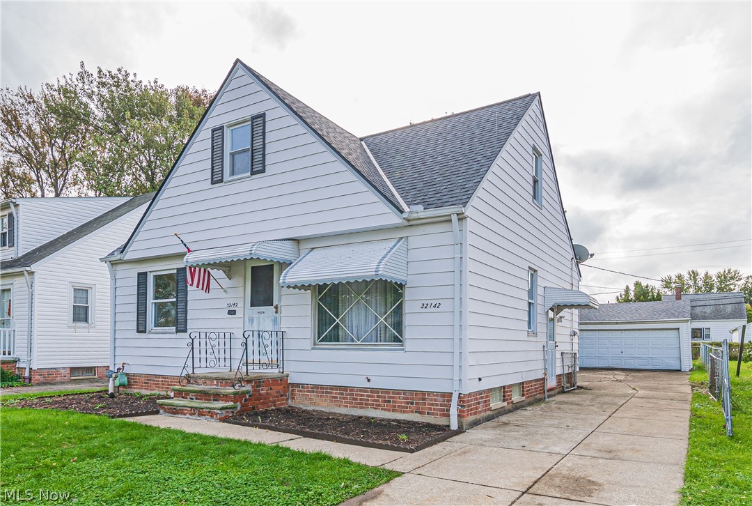 32142 Dickerson Road Willowick, OH 44095 - Photo 3 of 27 Gallery Image 3