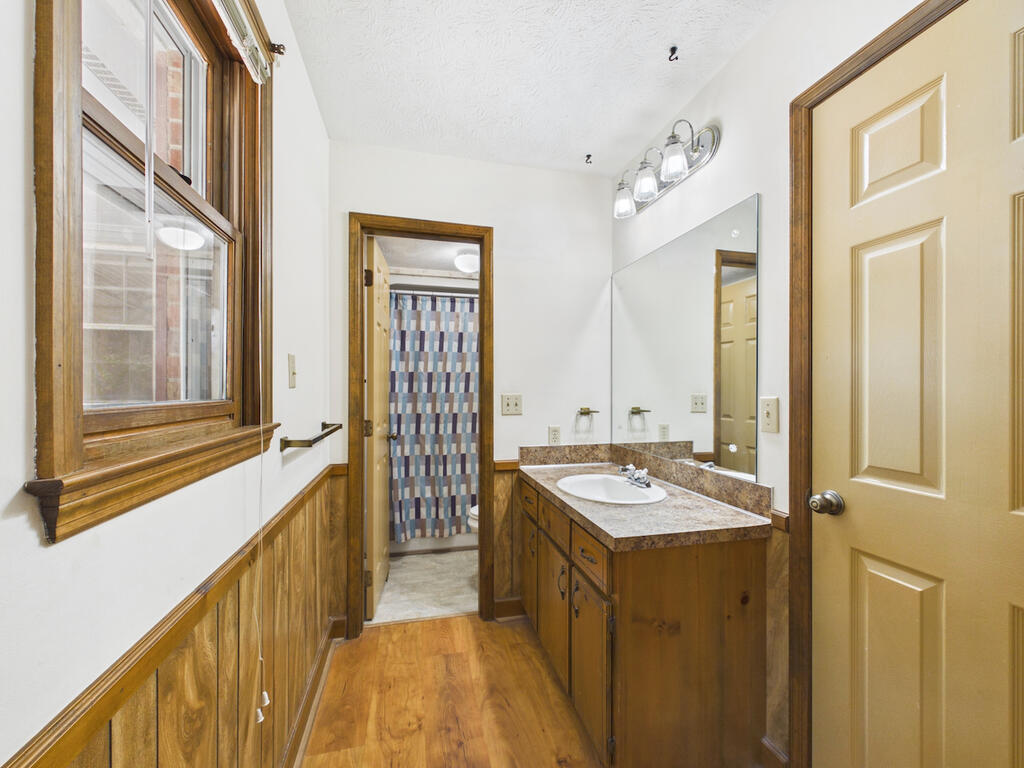 205 Padgetts Road Seale, AL 36875 - Photo 19 of 55 Master Bath