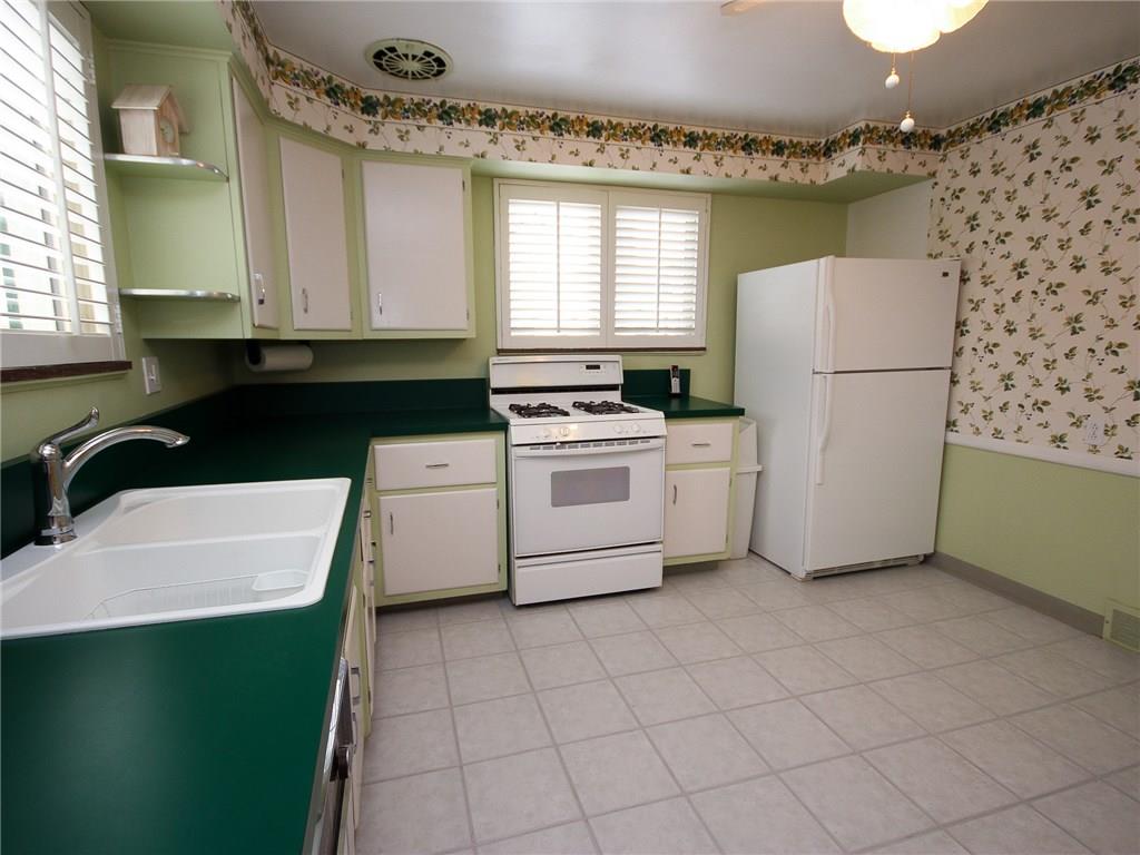 3310 Ivanhoe Road Upper St. Clair, PA 15241 - Photo 8 of 21