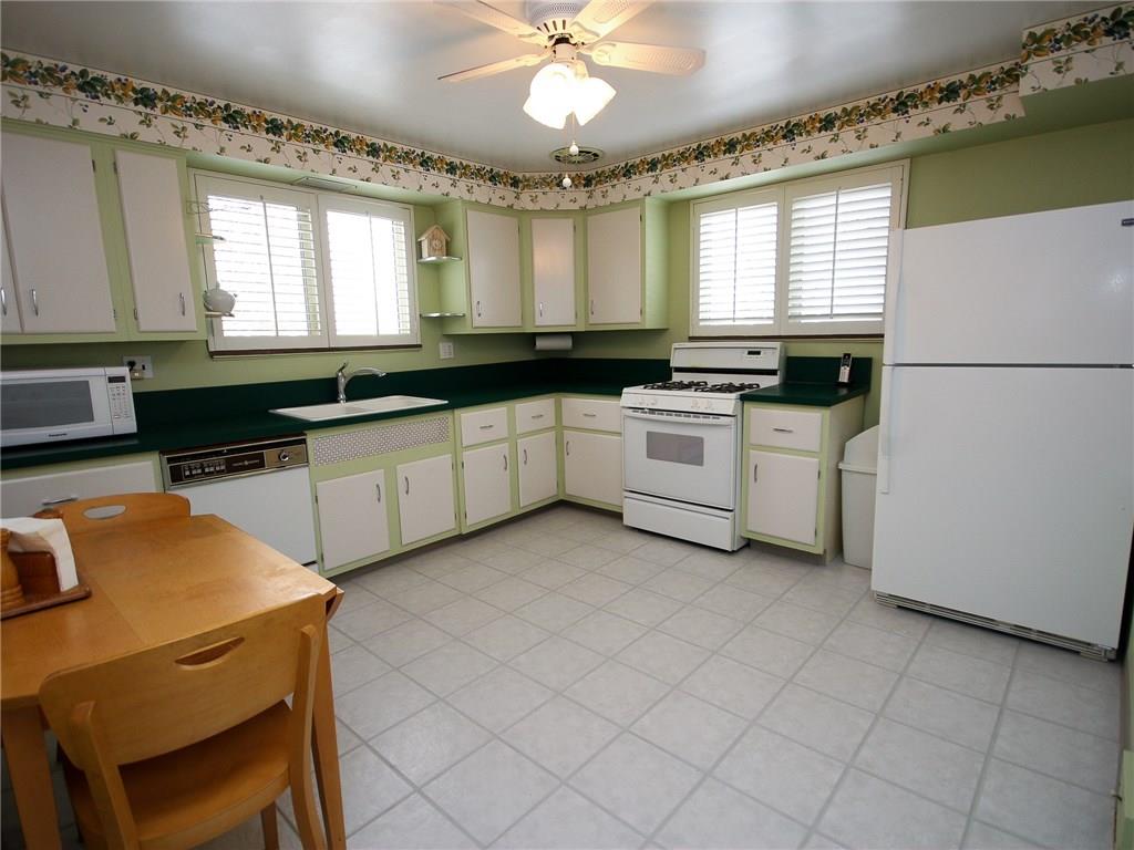 3310 Ivanhoe Road Upper St. Clair, PA 15241 - Photo 9 of 21