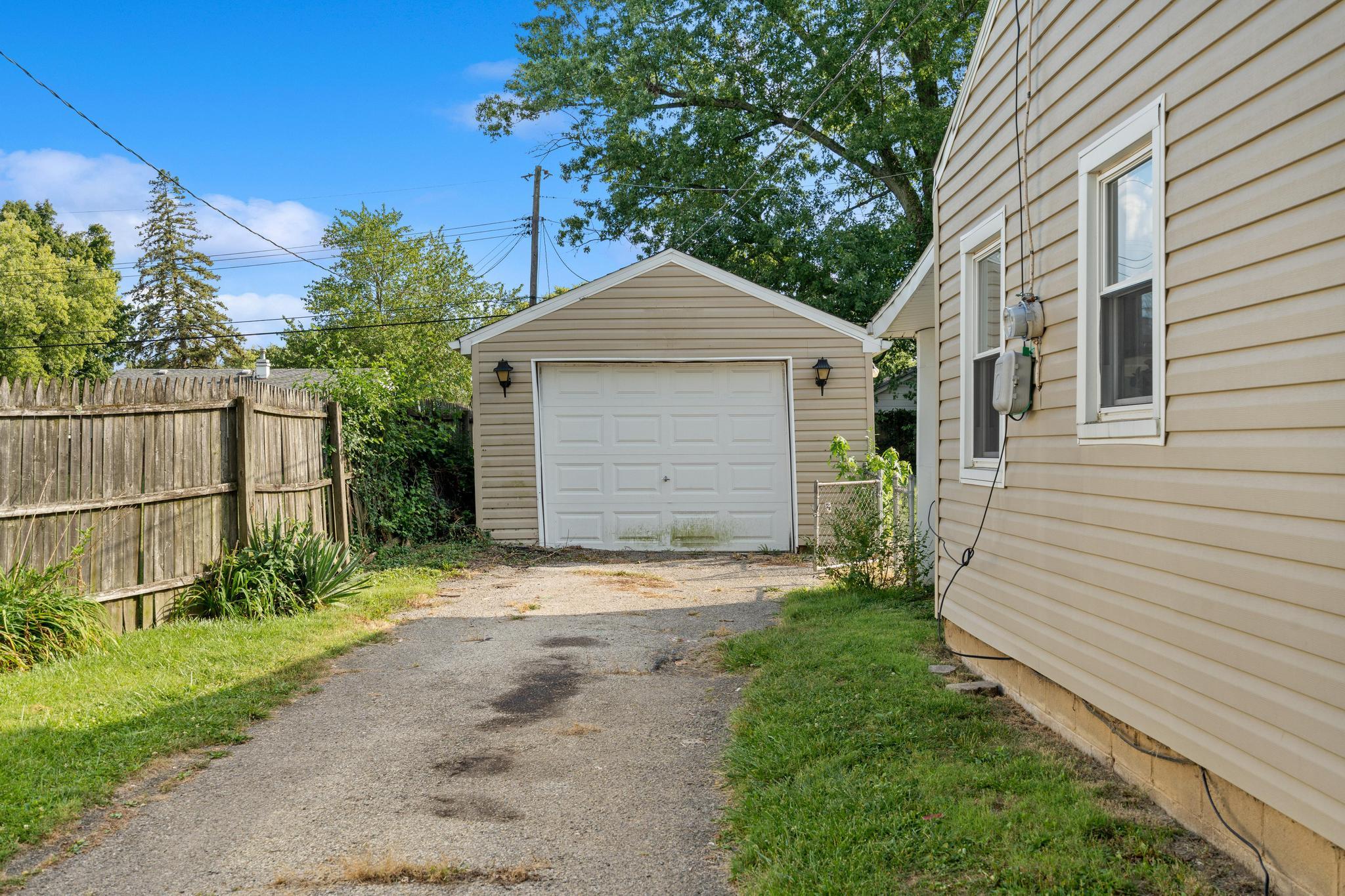 2127 South Hadley Road Springfield, OH 45505 - Photo 4 of 27 Gallery Image 4