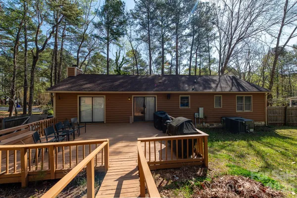 a view of house with backyard and furniture