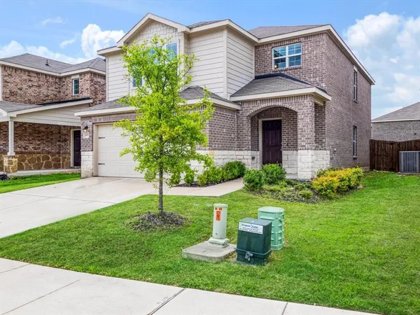 $365,000 | 405 Glendale Drive, Van Alstyne, TX 75495