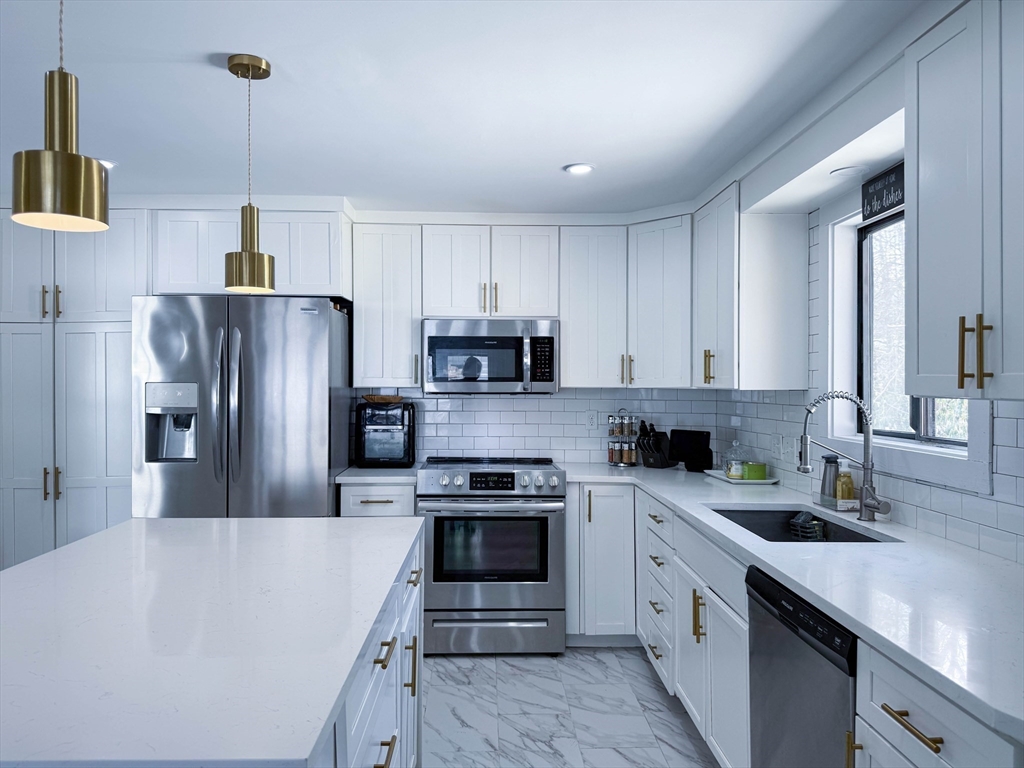 39 Parker Road Framingham, MA 01702 - Photo 2 of 39 Gallery Image 2