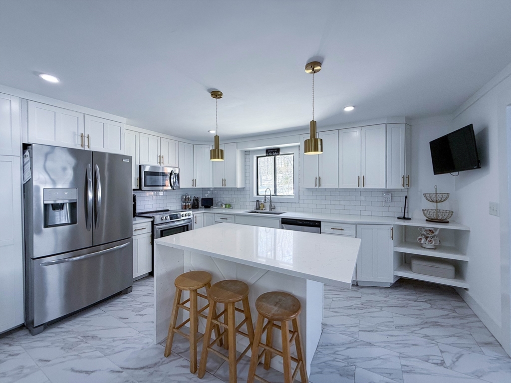 39 Parker Road Framingham, MA 01702 - Photo 3 of 39 Gallery Image 3