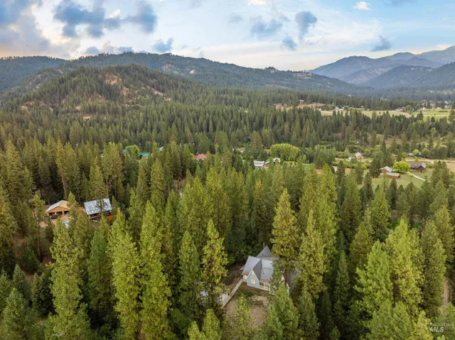 $799,900 | 149 Scriver Woods Road, Garden Valley, ID 83622