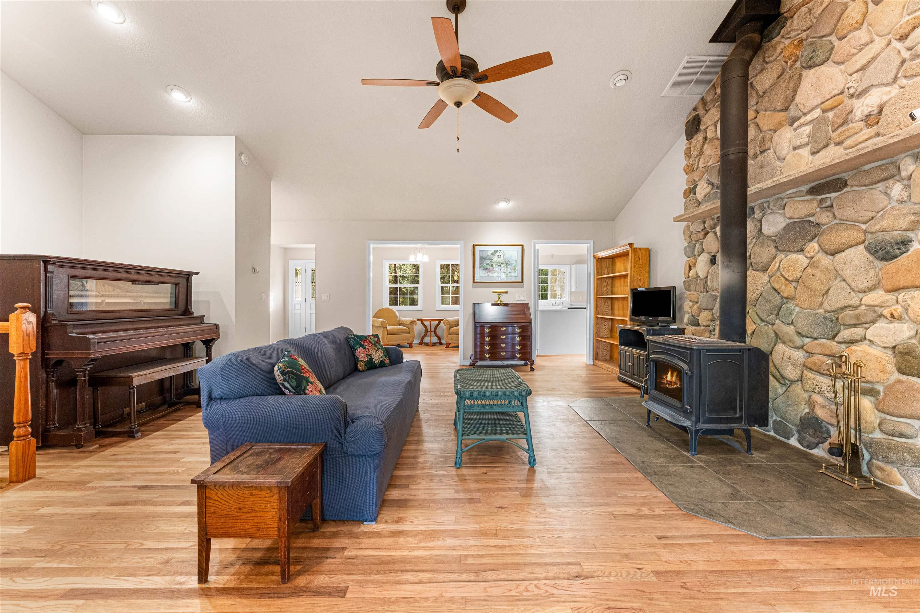 149 Scriver Woods Road Garden Valley, ID 83622 - Photo 4 of 42