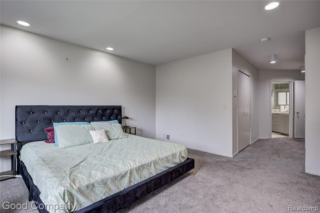 6255 Celeste Road West Bloomfield, MI 48322 - Photo 24 of 50