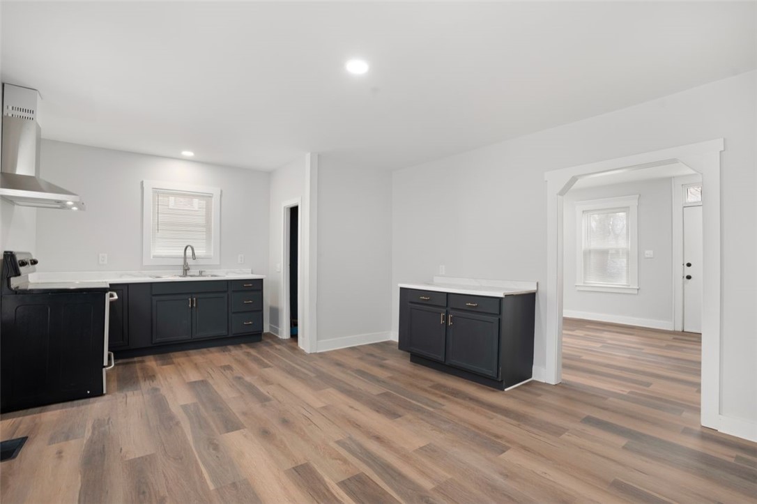 49 Oak Street Cranston, RI 02910 - Photo 4 of 33