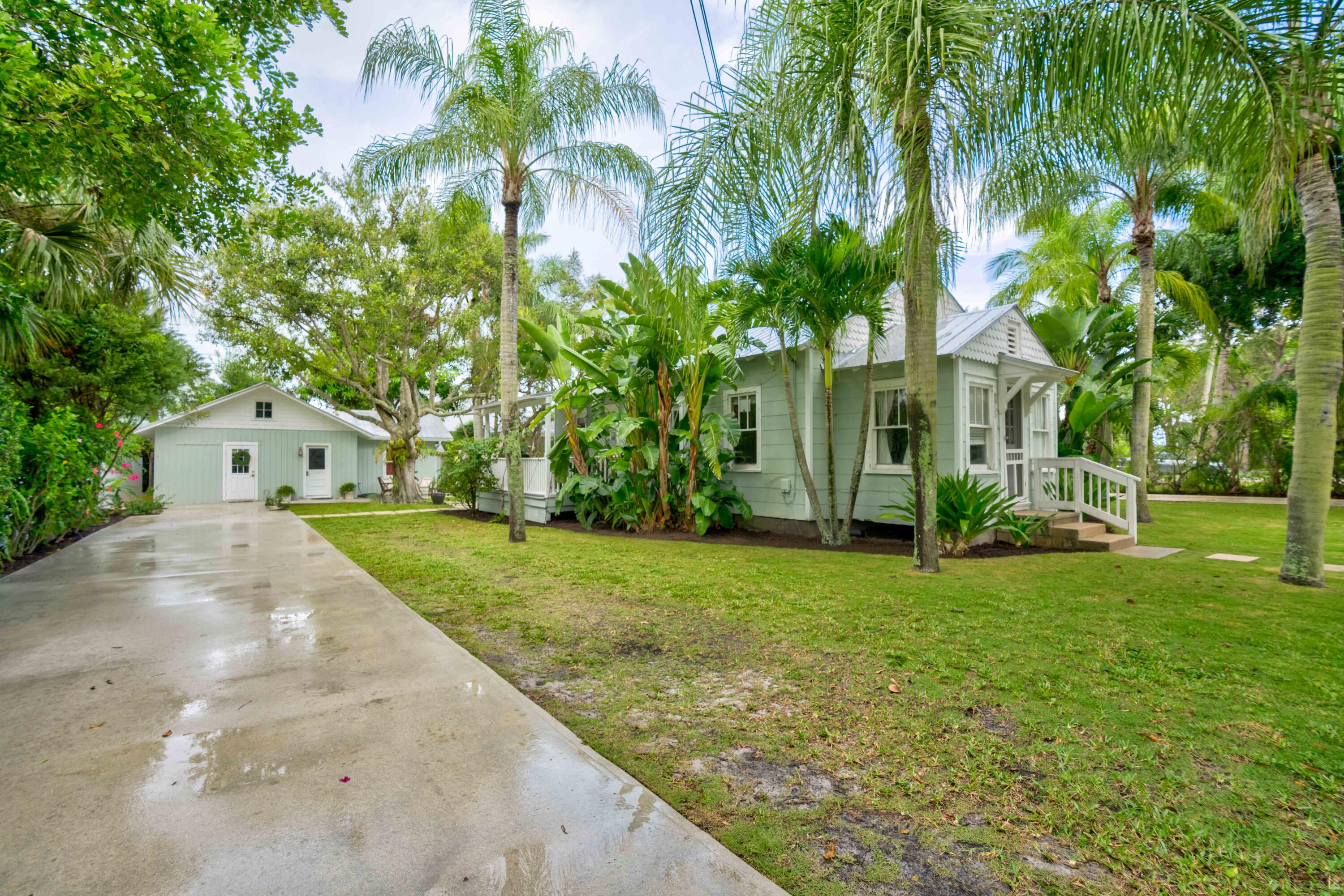 8955 Southeast Apollo Street Hobe Sound, FL 33455 - Photo 3 of 55 F3F24002-FB28-4429-8F97-3095F03E4254