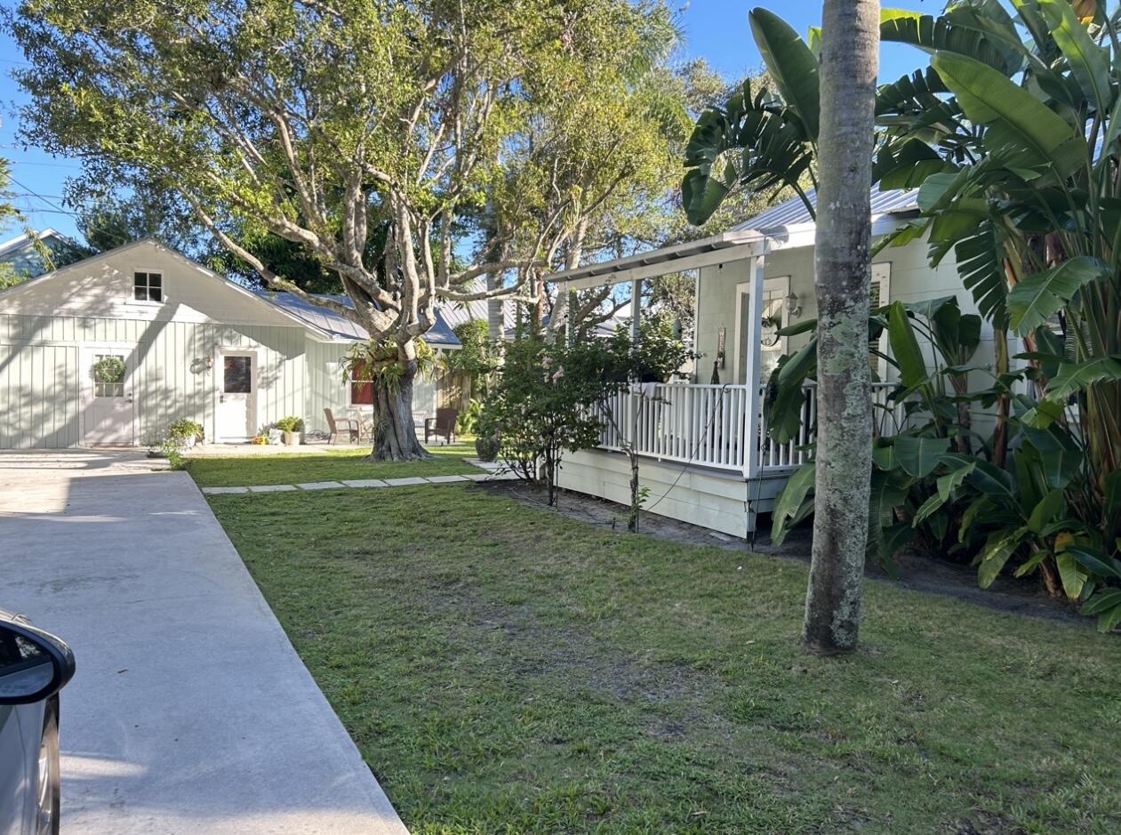 8955 Southeast Apollo Street Hobe Sound, FL 33455 - Photo 6 of 55 9E6B5129-90D8-48BA-989B-C9AA25B6AEE5_1_2