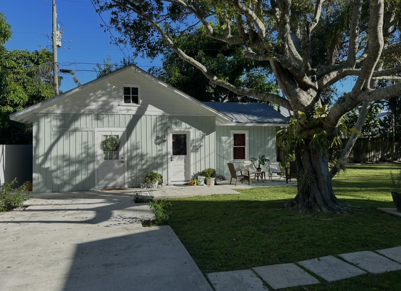 8955 Southeast Apollo Street Hobe Sound, FL 33455 - Photo 8 of 55 E7815B90-9E25-4C51-85D9-C8072EB80C27_1_2
