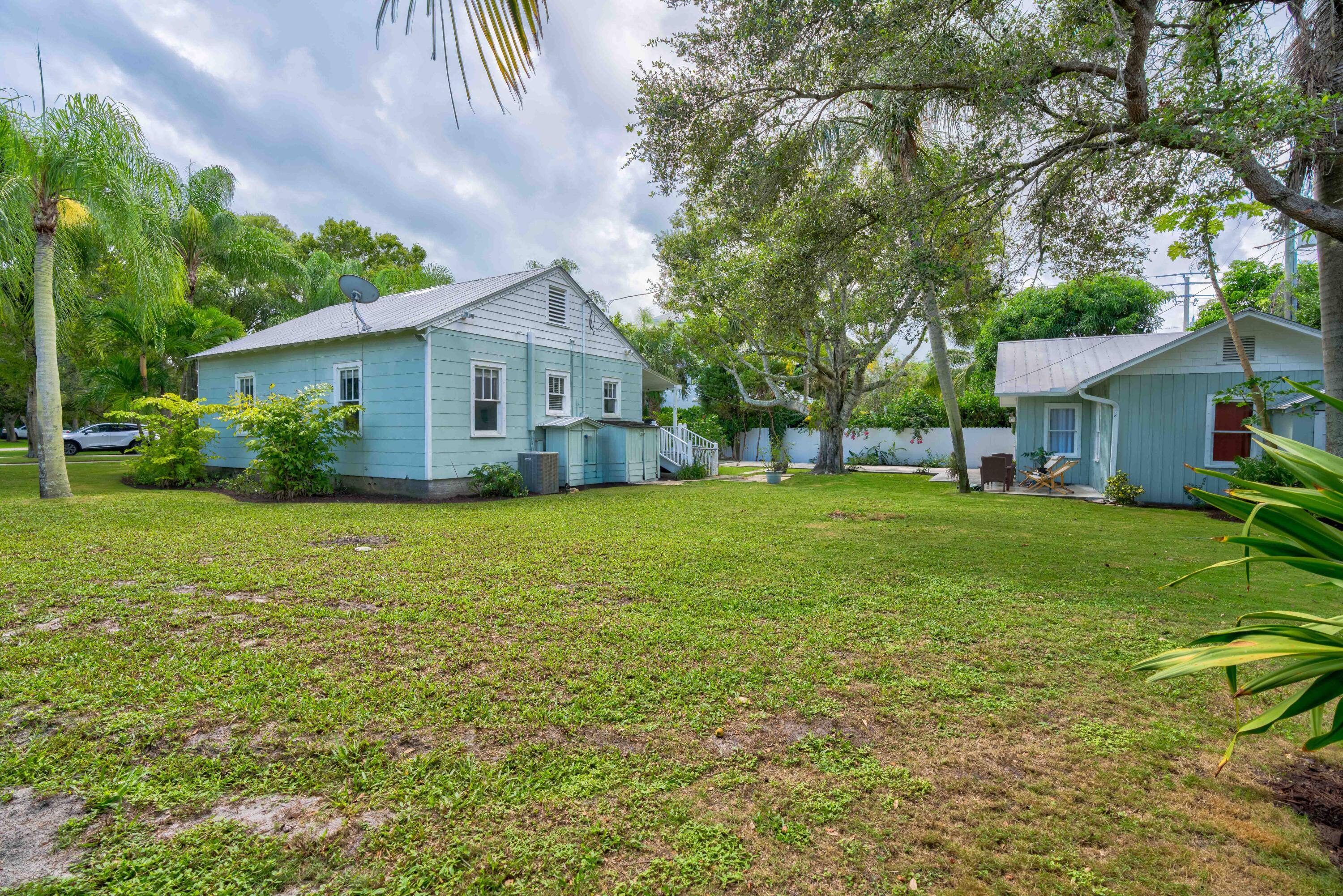 8955 Southeast Apollo Street Hobe Sound, FL 33455 - Photo 10 of 55 E522C114-ECFA-4D33-84B8-610CF6BBCD41